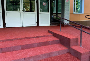 В общественное место